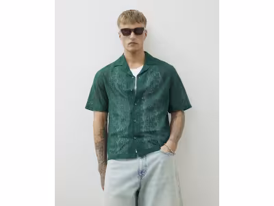 Chemise verte à manches courtes et coupe carrée en dentelle