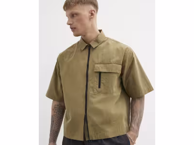 Chemise kaki coupe carrée à imprimé dans le dos