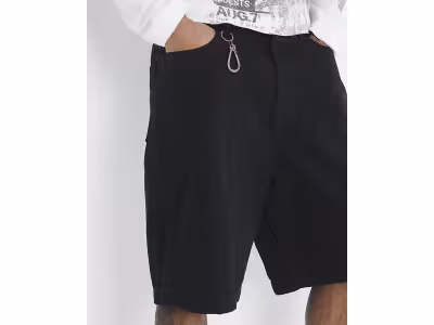 Short de skateur noir