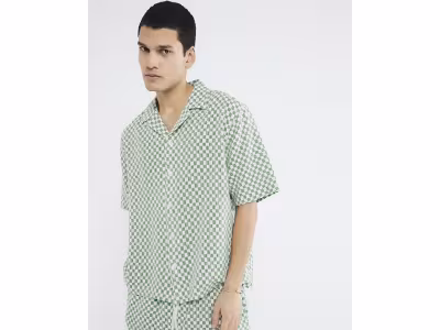 Chemise verte au crochet 