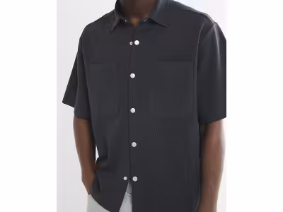 Chemise boutonnée grise coupe carrée