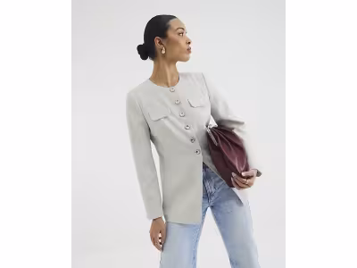 Blazer gris à boutons militaires sur le devant