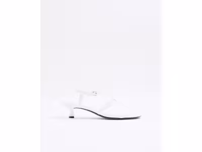 Sandales blanches à lanières et talon chaton, coupe large